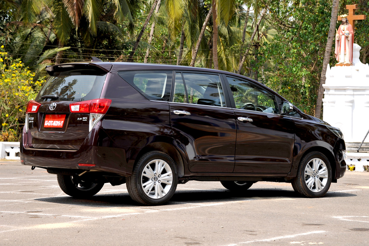 car rental with driver in Delhi